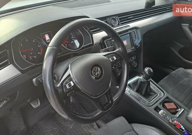 Белый Фольксваген Пассат, объемом двигателя 2 л и пробегом 282 тыс. км за 14700 $, фото 16 на Automoto.ua