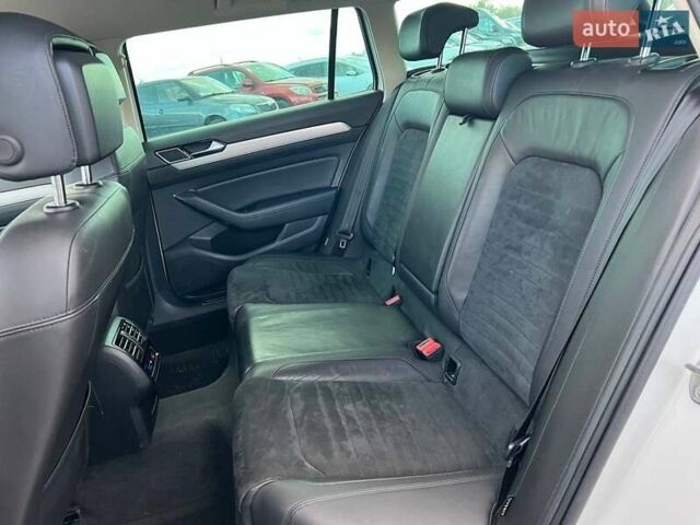 Фольксваген Пассат 2016 в Львове на Automoto.ua Белый Фольксваген Пассат, объемом двигателя 2 л и пробегом 316 тыс. км за 19480 $, фото 35 на Automoto.ua