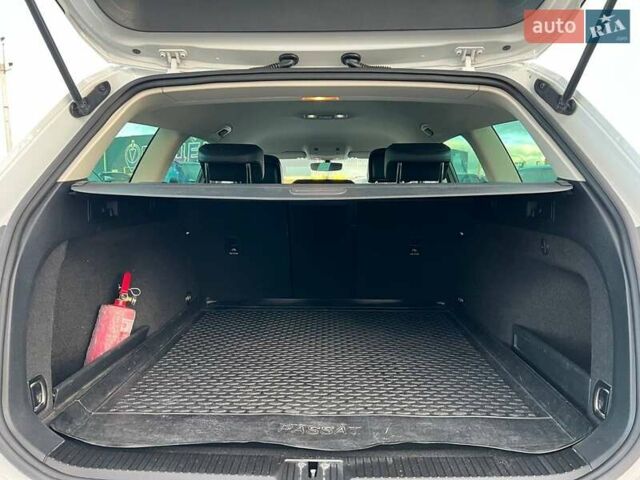 Фольксваген Пассат 2016 в Львове на Automoto.ua Белый Фольксваген Пассат, объемом двигателя 2 л и пробегом 316 тыс. км за 19480 $, фото 40 на Automoto.ua