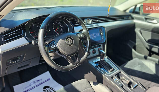 Белый Фольксваген Пассат, объемом двигателя 1.6 л и пробегом 248 тыс. км за 13600 $, фото 6 на Automoto.ua