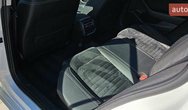 Белый Фольксваген Пассат, объемом двигателя 1.6 л и пробегом 248 тыс. км за 13600 $, фото 15 на Automoto.ua