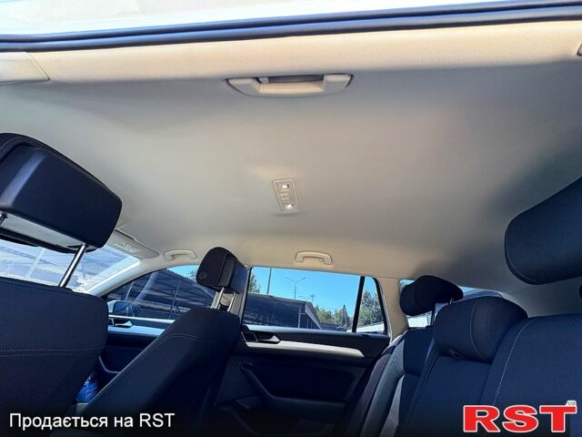 Білий Фольксваген Пассат, об'ємом двигуна 2 л та пробігом 210 тис. км за 15500 $, фото 10 на Automoto.ua