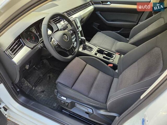 Белый Фольксваген Пассат, объемом двигателя 1.97 л и пробегом 345 тыс. км за 16900 $, фото 17 на Automoto.ua