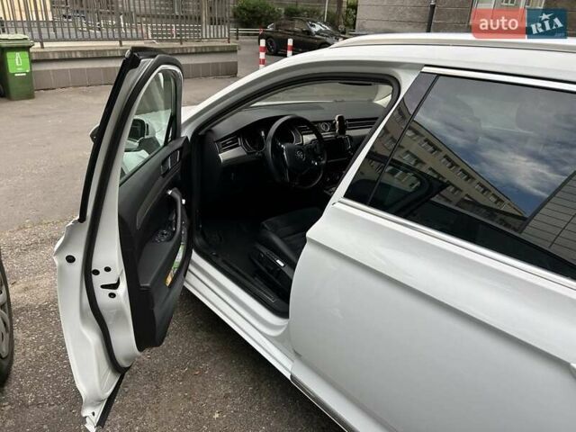 Білий Фольксваген Пассат, об'ємом двигуна 1.97 л та пробігом 290 тис. км за 19200 $, фото 1 на Automoto.ua