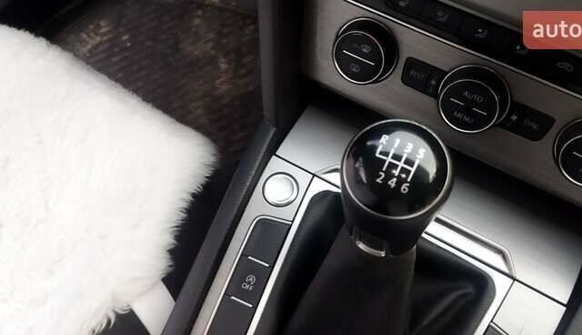 Білий Фольксваген Пассат, об'ємом двигуна 1.6 л та пробігом 298 тис. км за 13450 $, фото 14 на Automoto.ua