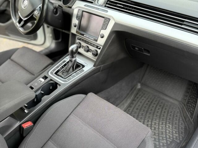 Белый Фольксваген Пассат, объемом двигателя 2 л и пробегом 308 тыс. км за 14999 $, фото 6 на Automoto.ua