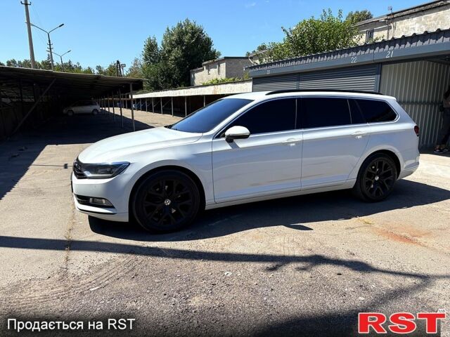 Білий Фольксваген Пассат, об'ємом двигуна 2 л та пробігом 210 тис. км за 15500 $, фото 1 на Automoto.ua