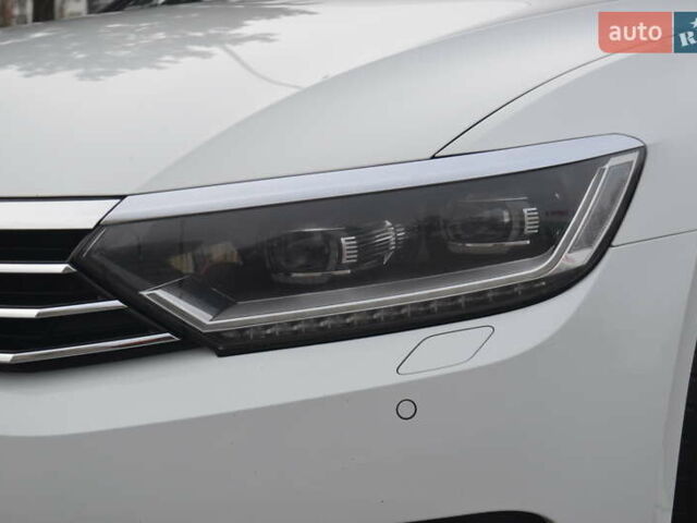 Белый Фольксваген Пассат, объемом двигателя 1.97 л и пробегом 215 тыс. км за 13200 $, фото 14 на Automoto.ua