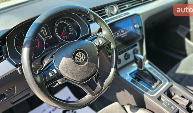 Белый Фольксваген Пассат, объемом двигателя 1.6 л и пробегом 248 тыс. км за 13600 $, фото 11 на Automoto.ua