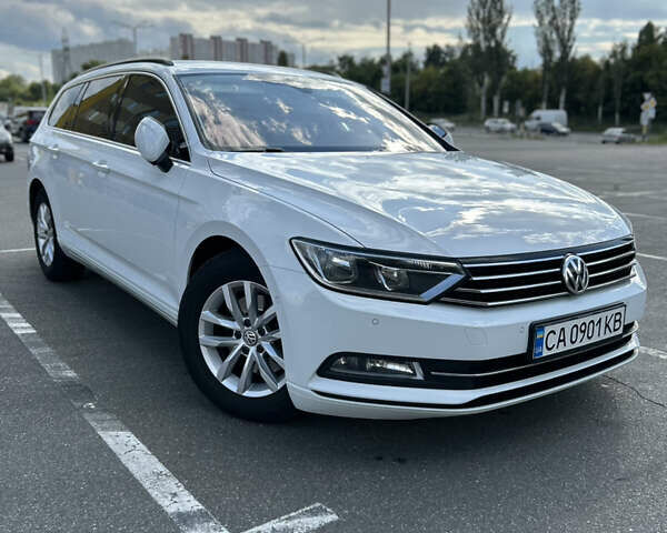 Білий Фольксваген Пассат, об'ємом двигуна 1.6 л та пробігом 214 тис. км за 14600 $, фото 3 на Automoto.ua