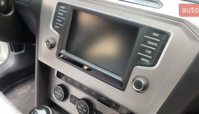 Білий Фольксваген Пассат, об'ємом двигуна 1.6 л та пробігом 298 тис. км за 13450 $, фото 17 на Automoto.ua