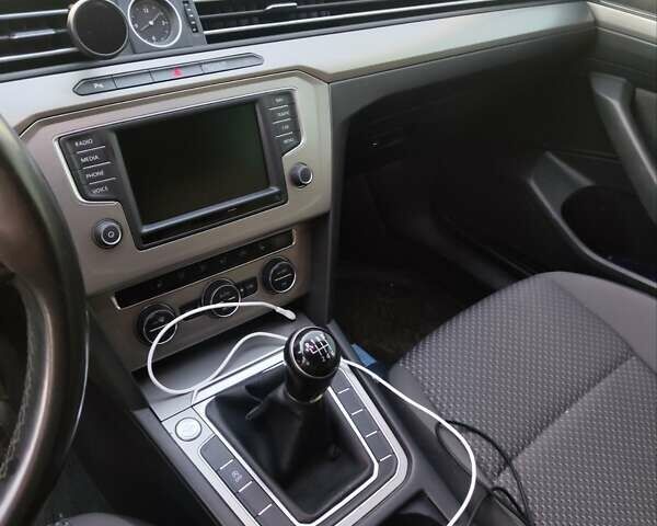 Білий Фольксваген Пассат, об'ємом двигуна 1.6 л та пробігом 298 тис. км за 13450 $, фото 9 на Automoto.ua