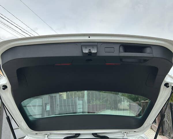 Белый Фольксваген Пассат, объемом двигателя 1.97 л и пробегом 254 тыс. км за 15500 $, фото 27 на Automoto.ua