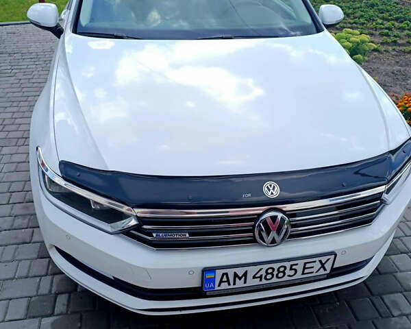 Білий Фольксваген Пассат, об'ємом двигуна 1.6 л та пробігом 207 тис. км за 13600 $, фото 14 на Automoto.ua