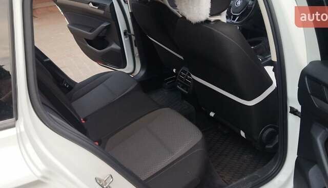 Білий Фольксваген Пассат, об'ємом двигуна 1.6 л та пробігом 298 тис. км за 13450 $, фото 21 на Automoto.ua