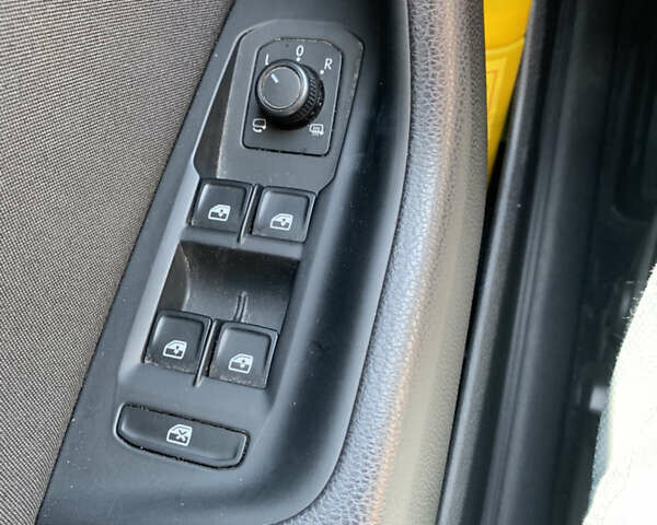 Білий Фольксваген Пассат, об'ємом двигуна 1.6 л та пробігом 214 тис. км за 14600 $, фото 15 на Automoto.ua