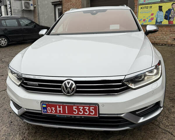 Белый Фольксваген Пассат, объемом двигателя 2 л и пробегом 169 тыс. км за 23999 $, фото 2 на Automoto.ua