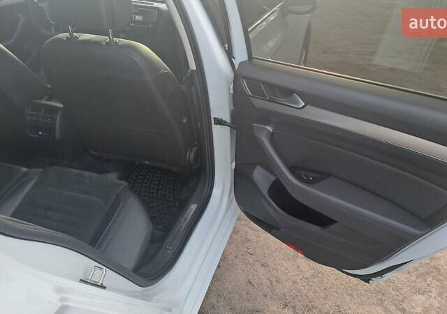 Белый Фольксваген Пассат, объемом двигателя 2 л и пробегом 282 тыс. км за 14700 $, фото 14 на Automoto.ua