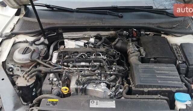 Білий Фольксваген Пассат, об'ємом двигуна 1.6 л та пробігом 298 тис. км за 13450 $, фото 26 на Automoto.ua