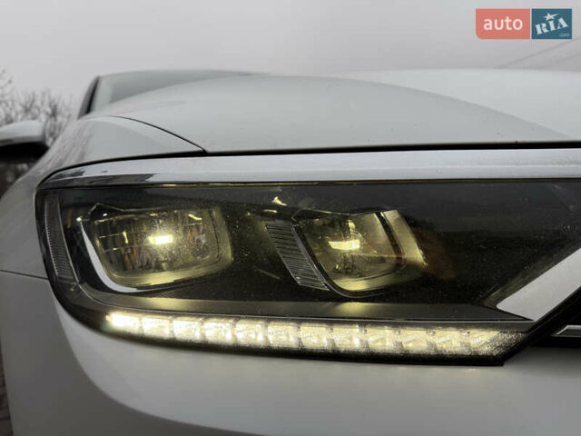 Белый Фольксваген Пассат, объемом двигателя 2 л и пробегом 300 тыс. км за 16200 $, фото 5 на Automoto.ua