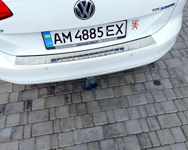 Білий Фольксваген Пассат, об'ємом двигуна 1.6 л та пробігом 207 тис. км за 13600 $, фото 1 на Automoto.ua