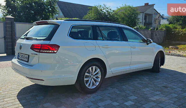 Белый Фольксваген Пассат, объемом двигателя 1.6 л и пробегом 248 тыс. км за 13600 $, фото 3 на Automoto.ua