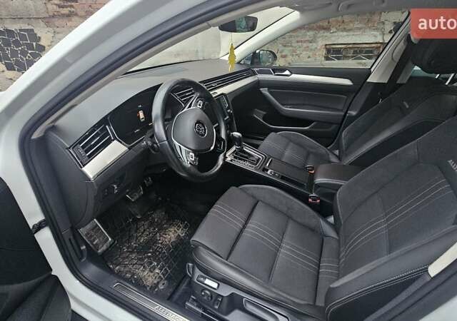 Білий Фольксваген Пассат, об'ємом двигуна 1.97 л та пробігом 197 тис. км за 15800 $, фото 5 на Automoto.ua