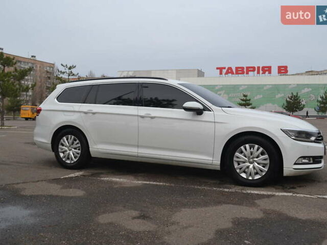 Белый Фольксваген Пассат, объемом двигателя 1.97 л и пробегом 215 тыс. км за 13200 $, фото 3 на Automoto.ua