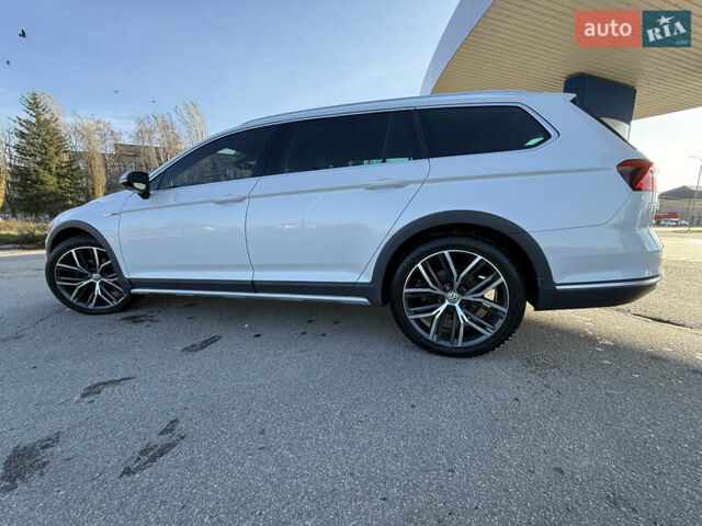 Белый Фольксваген Пассат, объемом двигателя 1.97 л и пробегом 195 тыс. км за 16999 $, фото 17 на Automoto.ua