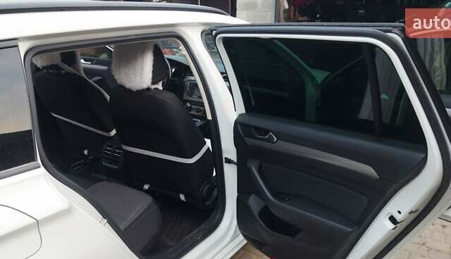 Білий Фольксваген Пассат, об'ємом двигуна 1.6 л та пробігом 298 тис. км за 13450 $, фото 20 на Automoto.ua