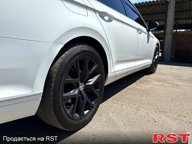 Білий Фольксваген Пассат, об'ємом двигуна 2 л та пробігом 210 тис. км за 15500 $, фото 5 на Automoto.ua