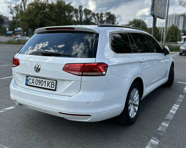 Білий Фольксваген Пассат, об'ємом двигуна 1.6 л та пробігом 214 тис. км за 14600 $, фото 5 на Automoto.ua