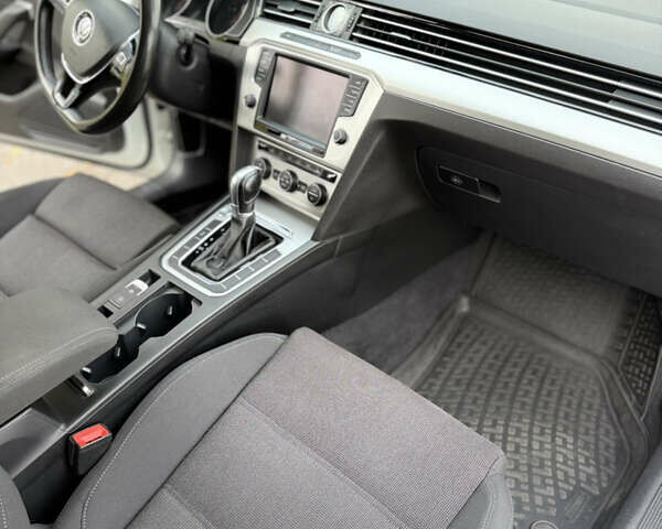 Белый Фольксваген Пассат, объемом двигателя 1.97 л и пробегом 308 тыс. км за 14999 $, фото 17 на Automoto.ua