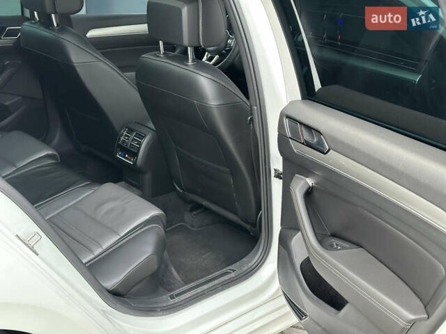 Белый Фольксваген Пассат, объемом двигателя 1.97 л и пробегом 290 тыс. км за 16666 $, фото 20 на Automoto.ua