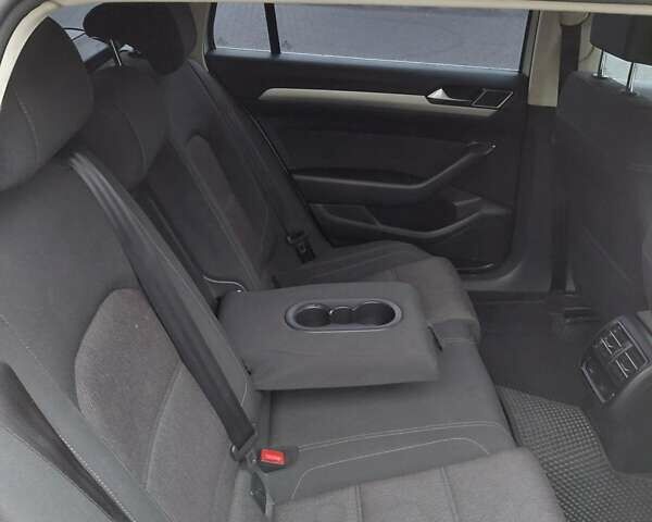 Белый Фольксваген Пассат, объемом двигателя 1.97 л и пробегом 274 тыс. км за 13200 $, фото 2 на Automoto.ua