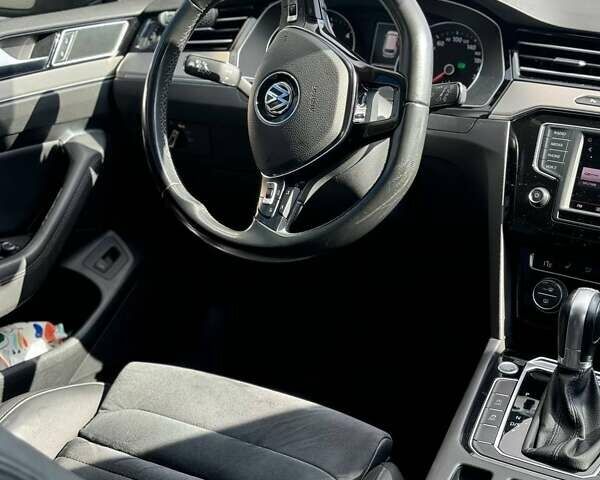 Білий Фольксваген Пассат, об'ємом двигуна 1.97 л та пробігом 230 тис. км за 17500 $, фото 16 на Automoto.ua