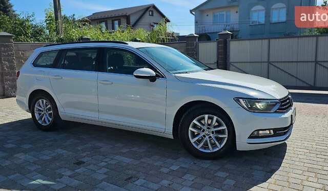 Белый Фольксваген Пассат, объемом двигателя 1.6 л и пробегом 248 тыс. км за 13600 $, фото 2 на Automoto.ua