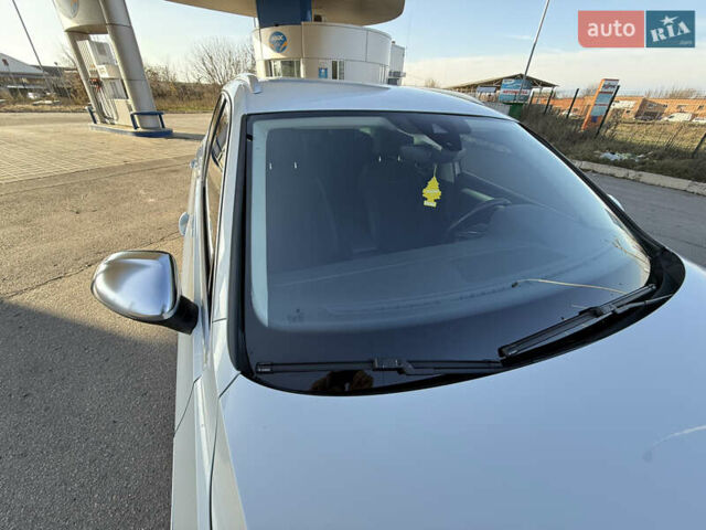 Белый Фольксваген Пассат, объемом двигателя 1.97 л и пробегом 195 тыс. км за 16999 $, фото 27 на Automoto.ua