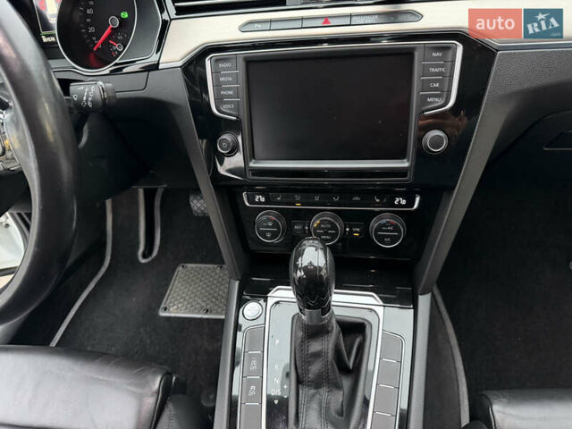 Белый Фольксваген Пассат, объемом двигателя 2 л и пробегом 300 тыс. км за 16200 $, фото 24 на Automoto.ua