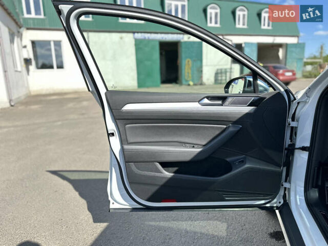 Белый Фольксваген Пассат, объемом двигателя 1.97 л и пробегом 138 тыс. км за 27000 $, фото 25 на Automoto.ua