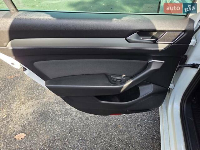 Белый Фольксваген Пассат, объемом двигателя 1.97 л и пробегом 345 тыс. км за 16900 $, фото 14 на Automoto.ua