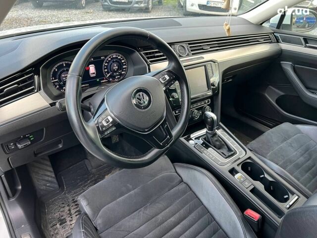 Белый Фольксваген Пассат, объемом двигателя 2 л и пробегом 316 тыс. км за 19480 $, фото 16 на Automoto.ua