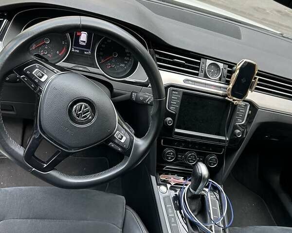 Білий Фольксваген Пассат, об'ємом двигуна 1.97 л та пробігом 290 тис. км за 19200 $, фото 2 на Automoto.ua