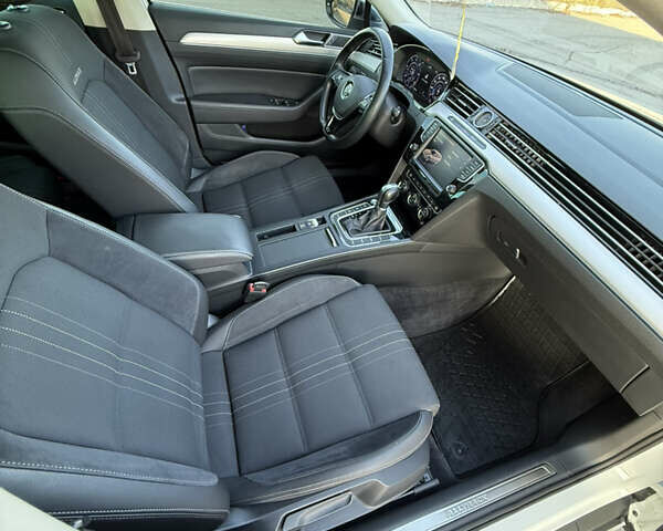 Белый Фольксваген Пассат, объемом двигателя 1.97 л и пробегом 195 тыс. км за 16999 $, фото 77 на Automoto.ua