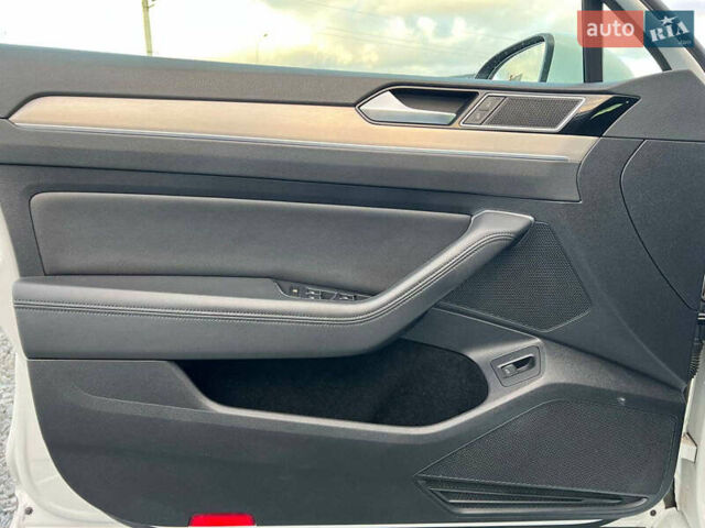 Фольксваген Пассат 2016 в Львове на Automoto.ua Белый Фольксваген Пассат, объемом двигателя 2 л и пробегом 316 тыс. км за 19480 $, фото 14 на Automoto.ua