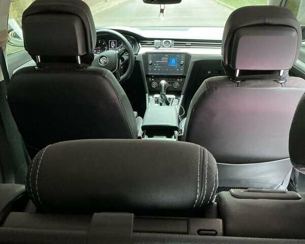 Белый Фольксваген Пассат, объемом двигателя 1.97 л и пробегом 268 тыс. км за 17000 $, фото 1 на Automoto.ua