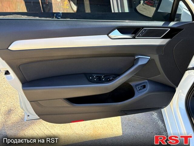 Білий Фольксваген Пассат, об'ємом двигуна 2 л та пробігом 210 тис. км за 15500 $, фото 9 на Automoto.ua