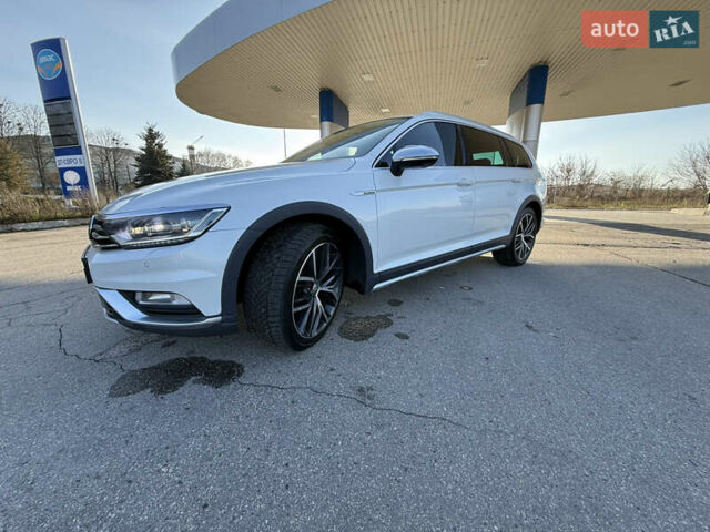 Белый Фольксваген Пассат, объемом двигателя 1.97 л и пробегом 195 тыс. км за 16999 $, фото 4 на Automoto.ua