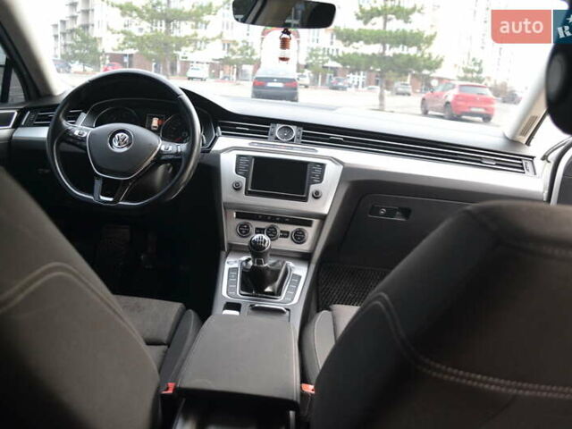 Белый Фольксваген Пассат, объемом двигателя 1.97 л и пробегом 215 тыс. км за 13200 $, фото 29 на Automoto.ua