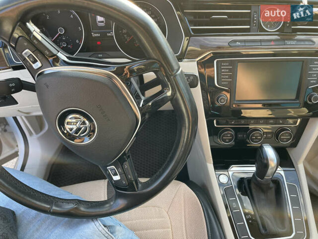 Білий Фольксваген Пассат, об'ємом двигуна 1.97 л та пробігом 123 тис. км за 18500 $, фото 13 на Automoto.ua